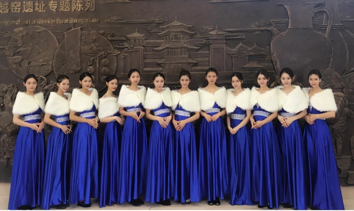 礼仪模特
